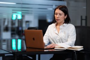 Секрети успішного управління відділом продажів: як досягати KPI без навантаження команди